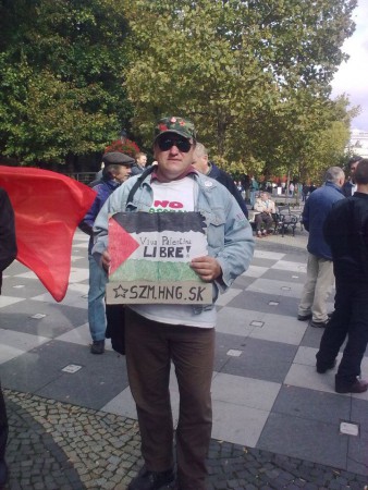 Tüntetés az USA nagykövetsége előtt - Bratislava/Pozsony